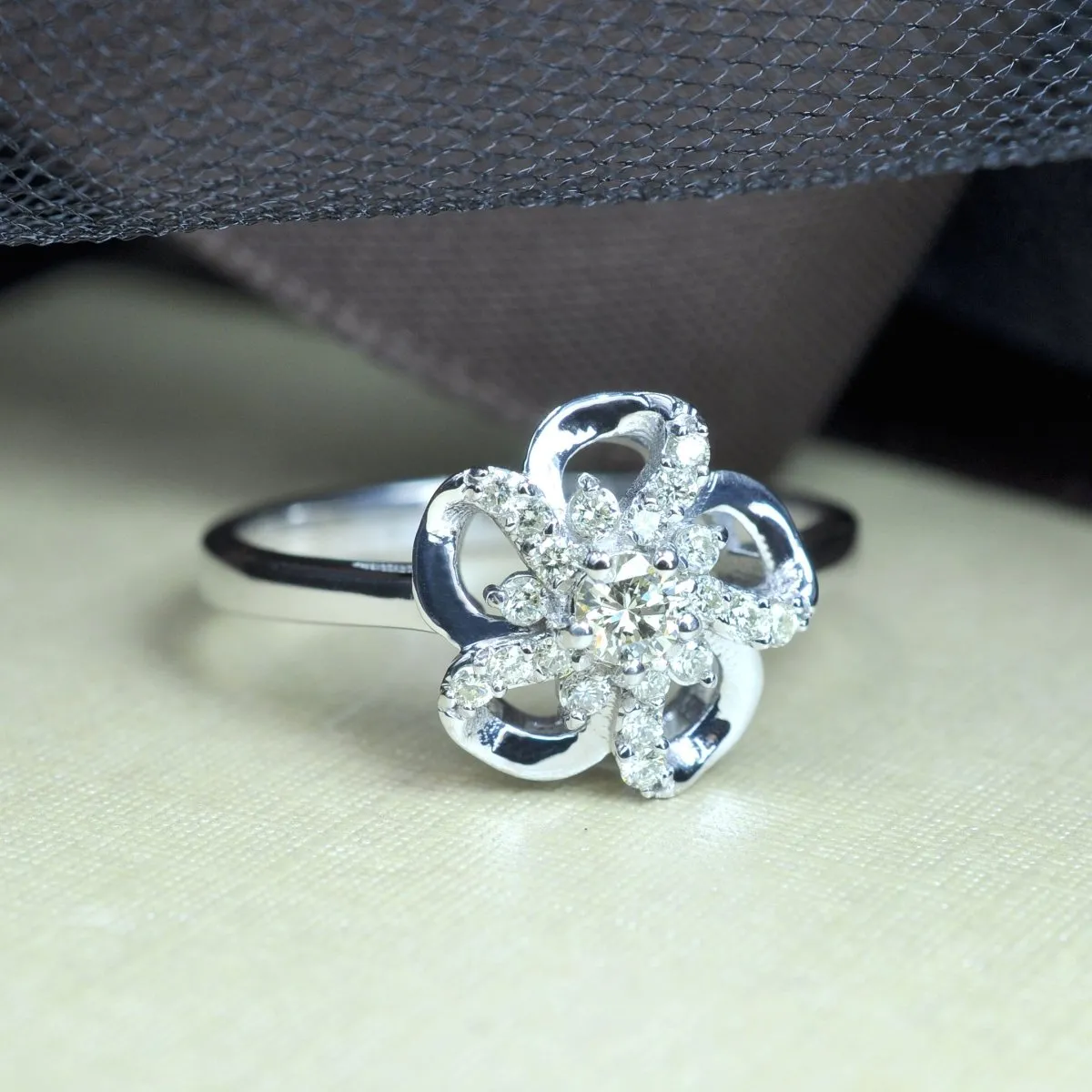 0.30 CT Round Cut Diamonds - Fashion Ring