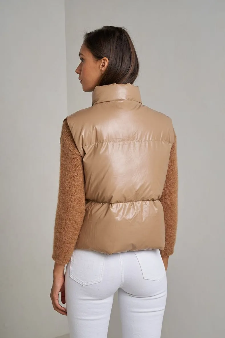 Autumn vibes shiny short puffer gilet - cappuccino