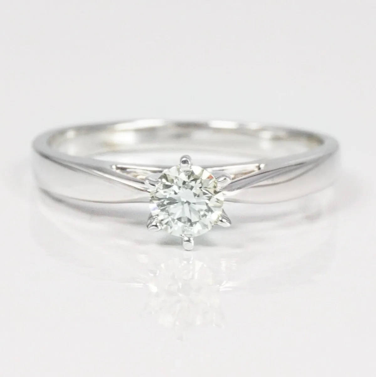 Exclusive 0.80 CT Round Cut Diamond Solitaire Ring in 14KT White Gold