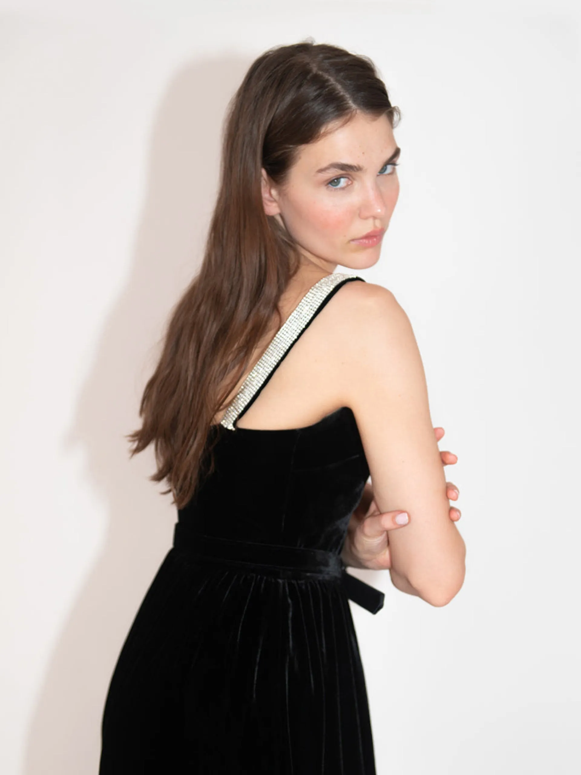 Ninet black velvet midi dress