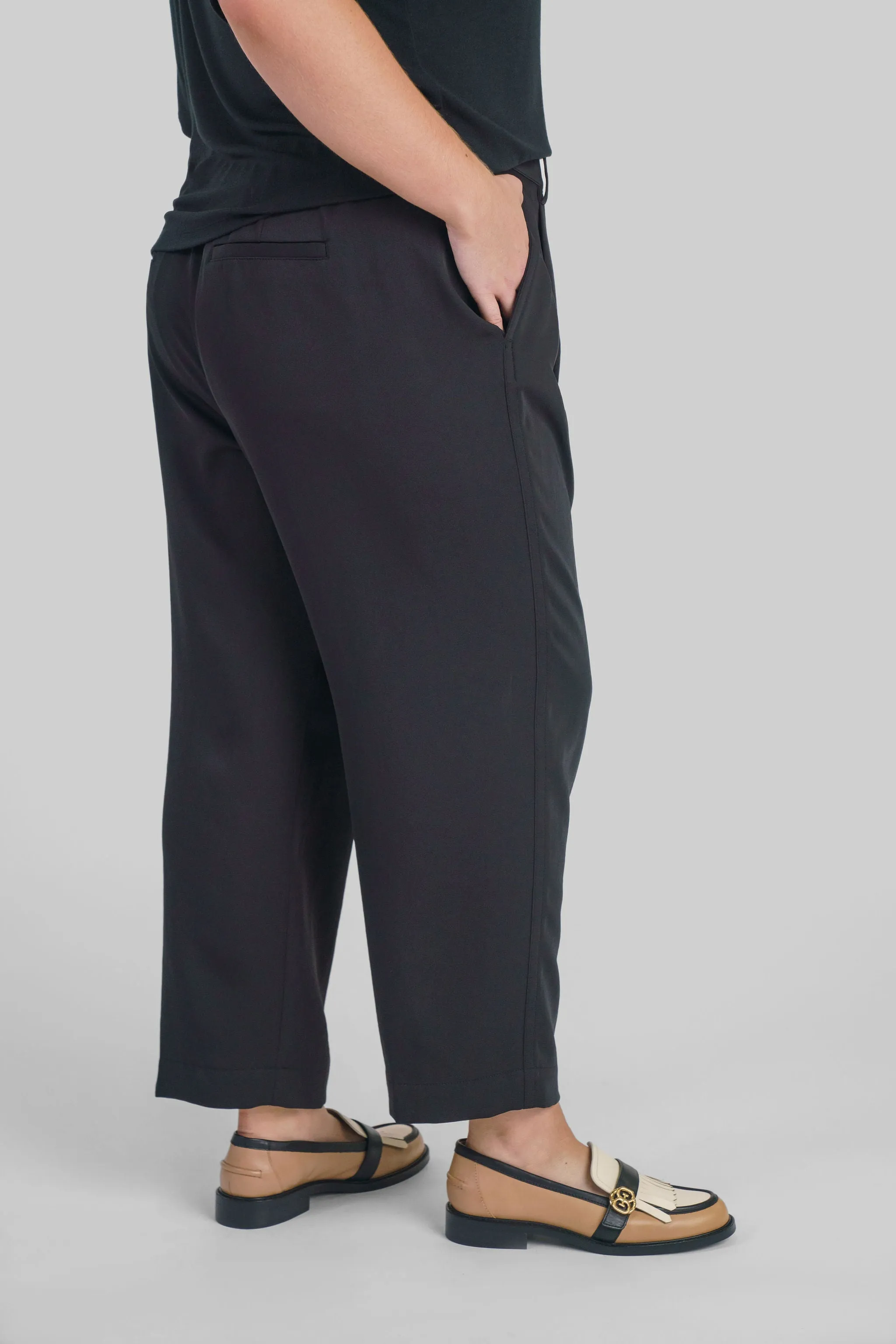 TAPERED PULL ON PANT