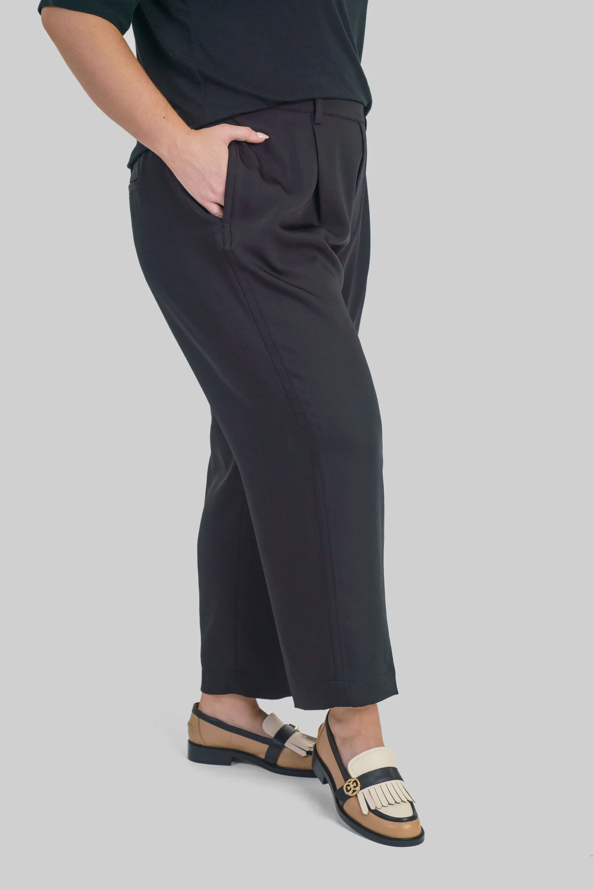 TAPERED PULL ON PANT