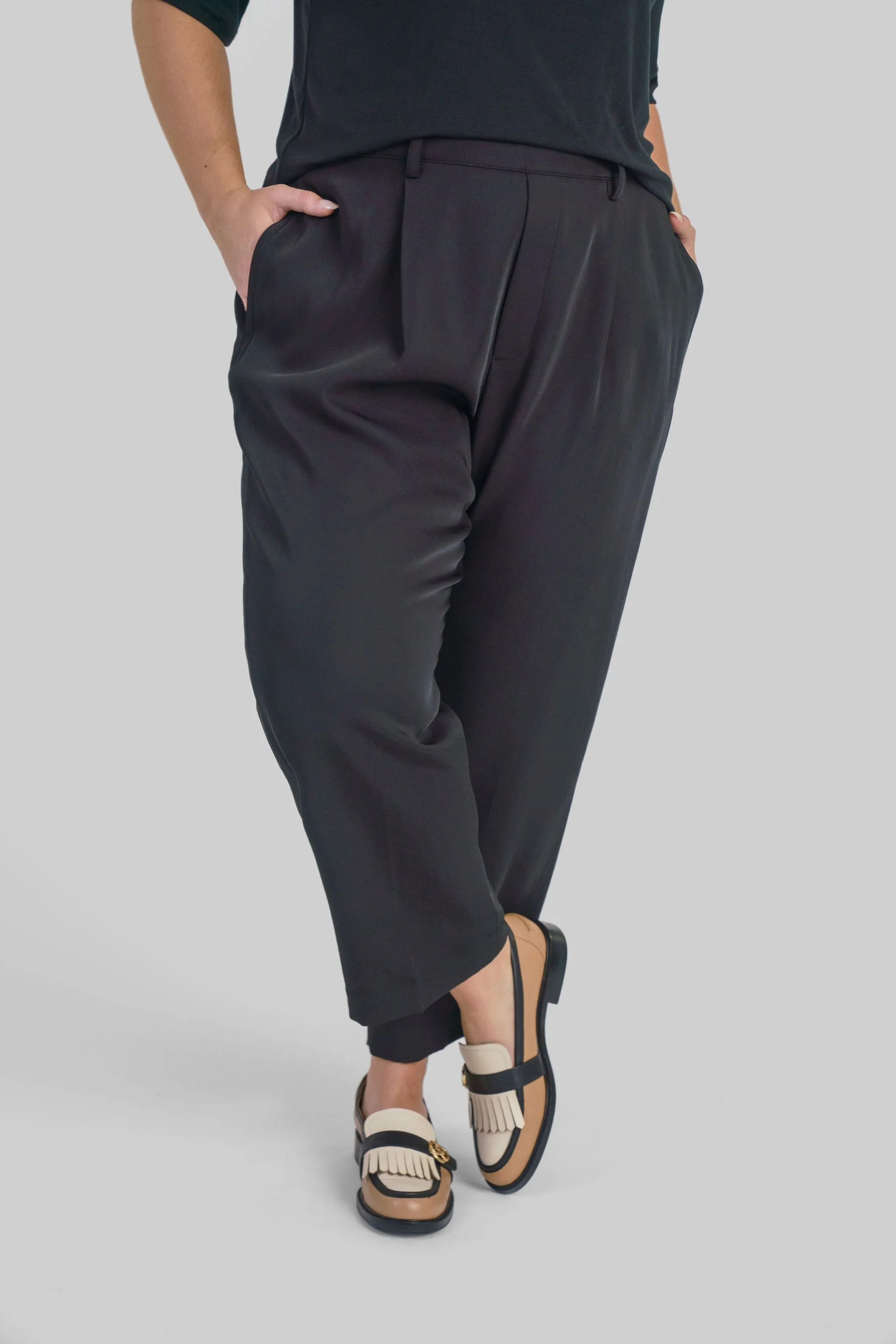 TAPERED PULL ON PANT